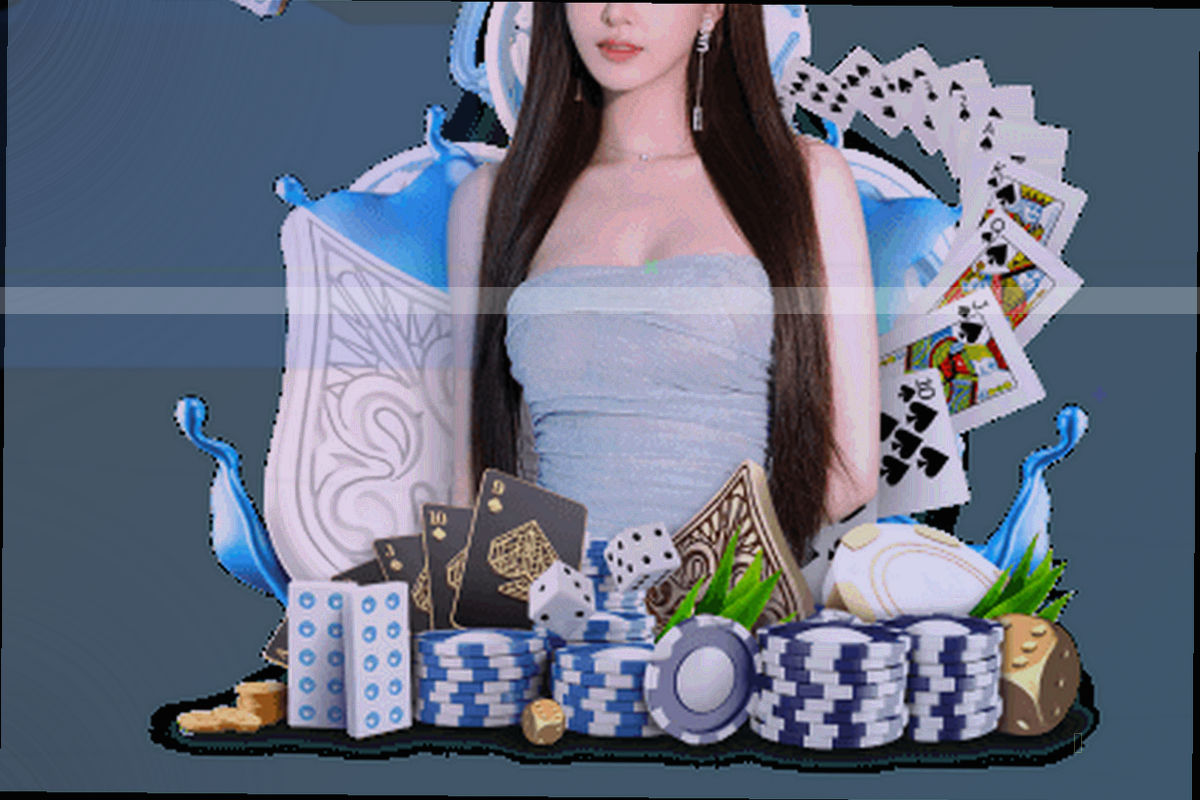 训练场俯拍，草皮纹理与场地划线形成几何图形